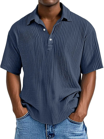 Voorbeeld van het Oliver retro zomerhemd in marineblauw, casual gedragen door een man