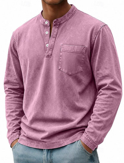 Close-up van de textuur van het voorgewassen katoen van het comfortabele Henley shirt.