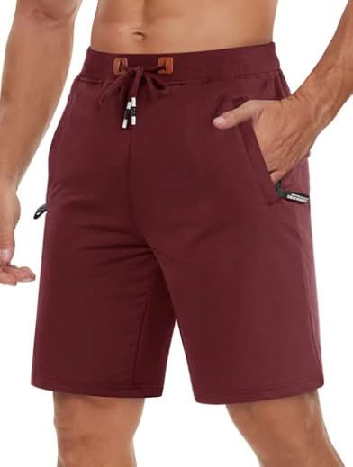 Quinn shorts in het zwart, voorzijde, gedragen door een man in een dynamische pose, benadrukt de atletische uitstraling.