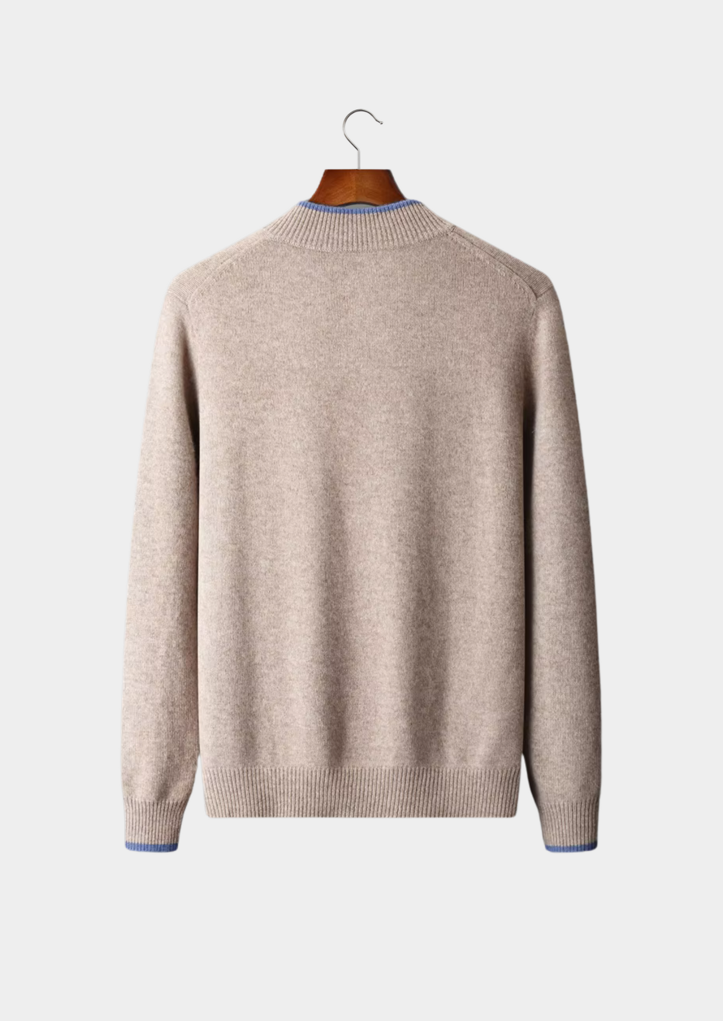 Uitgevouwen weergave van de beige merinowol cardigan, met de focus op de zuivere knit.