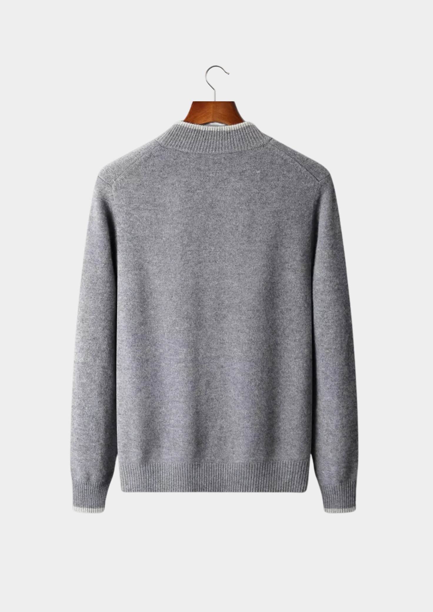 Detailopname van de fijne breistructuur en de tweekleurige kraag van de cardigan in merinowol.