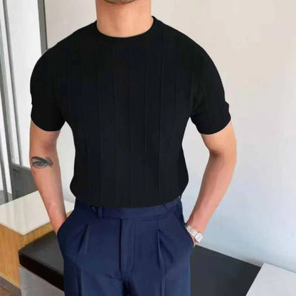 De achterkant van het zwarte Reuben T-shirt, toont de naadloze afwerking en comfortabele pasvorm.