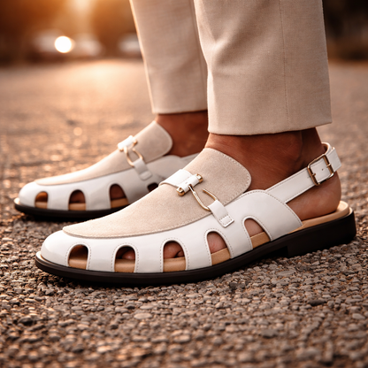 Close-up van de ergonomisch gedempte zool van de Reuben leren slingback sandaal.