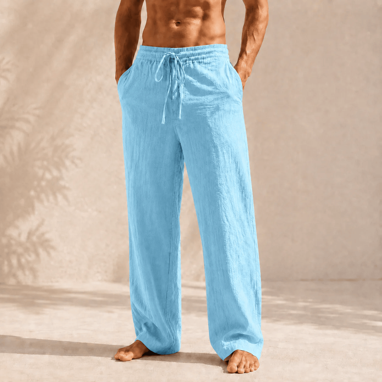 Detail van de tailleband en sluiting van de comfortabele linnenmix broek, met subtiele afwerking.
