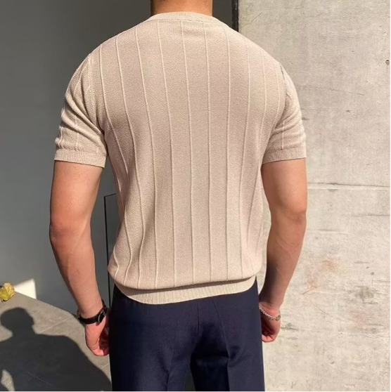 Overzicht van de verschillende kleuropties van het Reuben T-shirt, inclusief zwart, wit en groen.