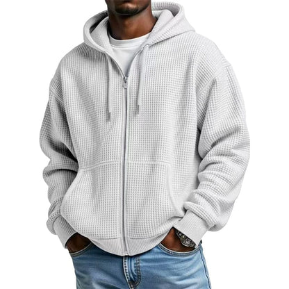 Detailopname van de wafelstructuur van de stof op de schouder van de comfortabele hoodie.