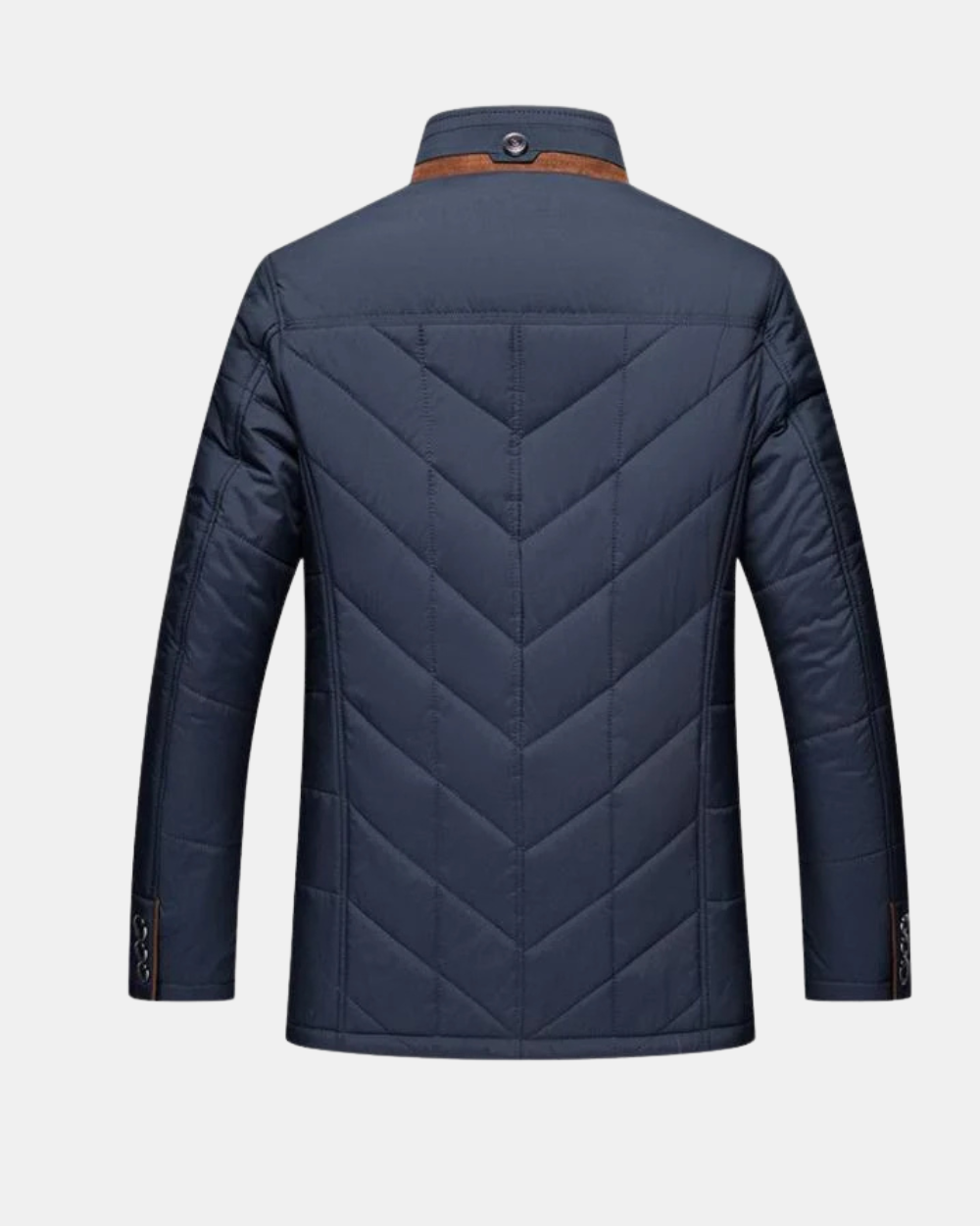 Een man draagt de rode Thibault herenjas in een stedelijke omgeving, perfect voor zowel zakelijke als casual gelegenheden.