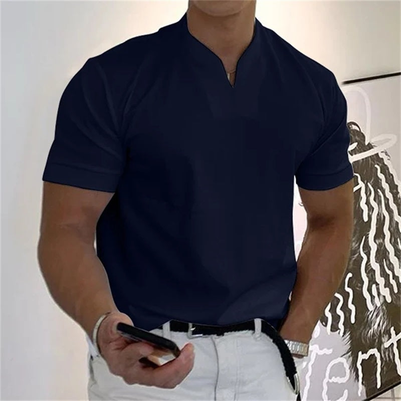 Zijaanzicht van een man die het stijlvolle Thymen Heren T-shirt draagt, casual gestyled met een jeans.