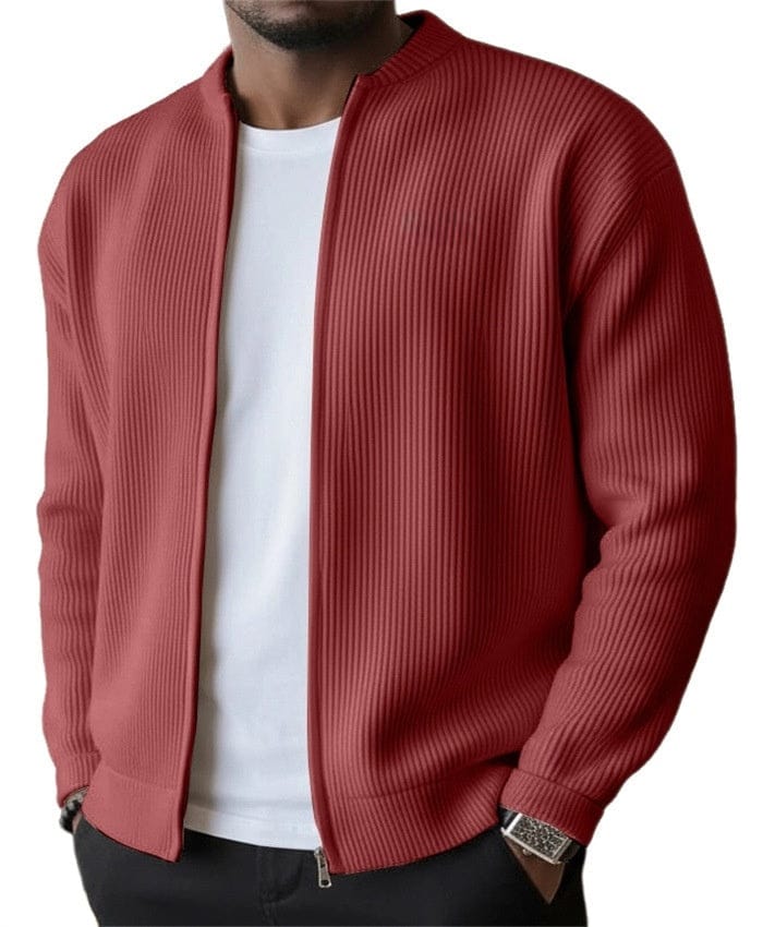 Mannelijk model in de khaki gebreide jas met ritssluiting, van achteren gefotografeerd, toont de rug en schouders.