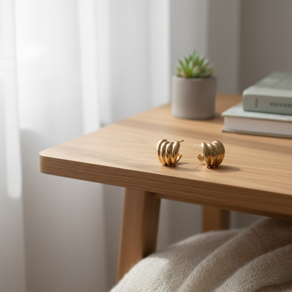 Gouden Oorbellen met Schelp Hanger - Zomerse Oorstekers Dames